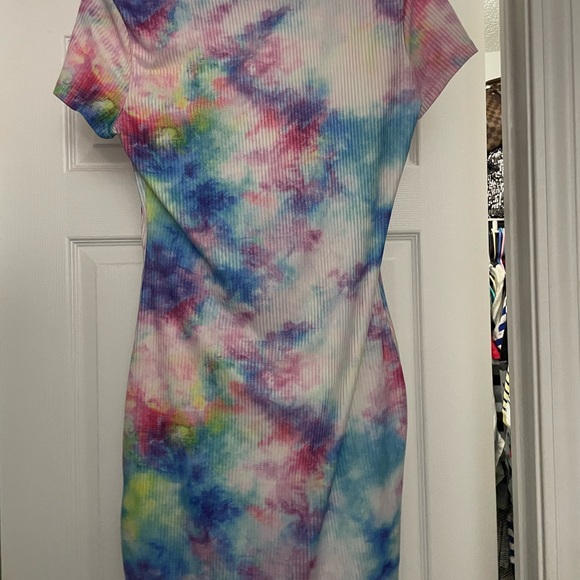 Multiple different dresses - Picture 11 of 14